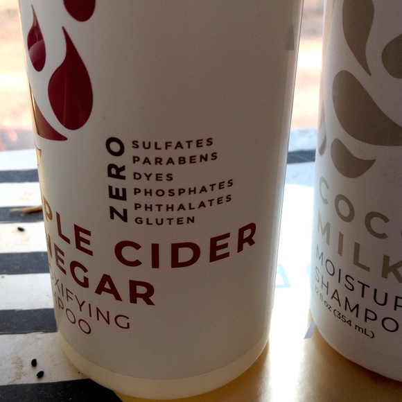 Pure Zero clean beauty 2 shampoos - Picture 3 of 7